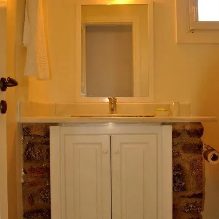 Lucia Area فيلة كالافاتيس