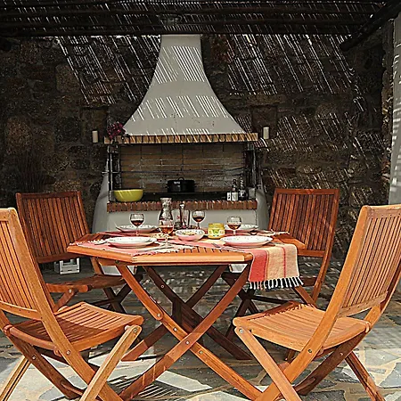 Lucia Area فيلة كالافاتيس